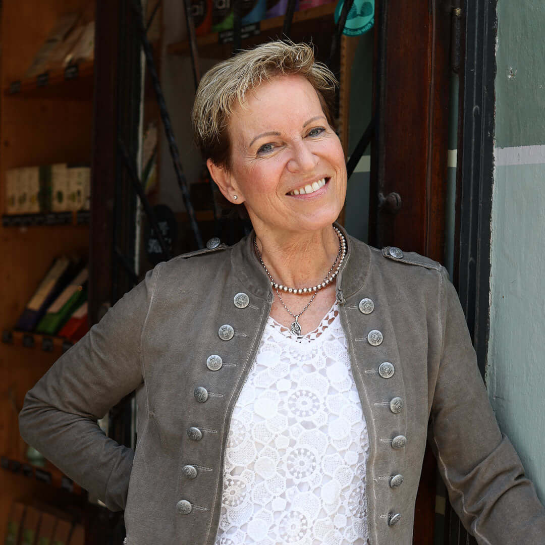 Claudia im Team der TEEGALERIE